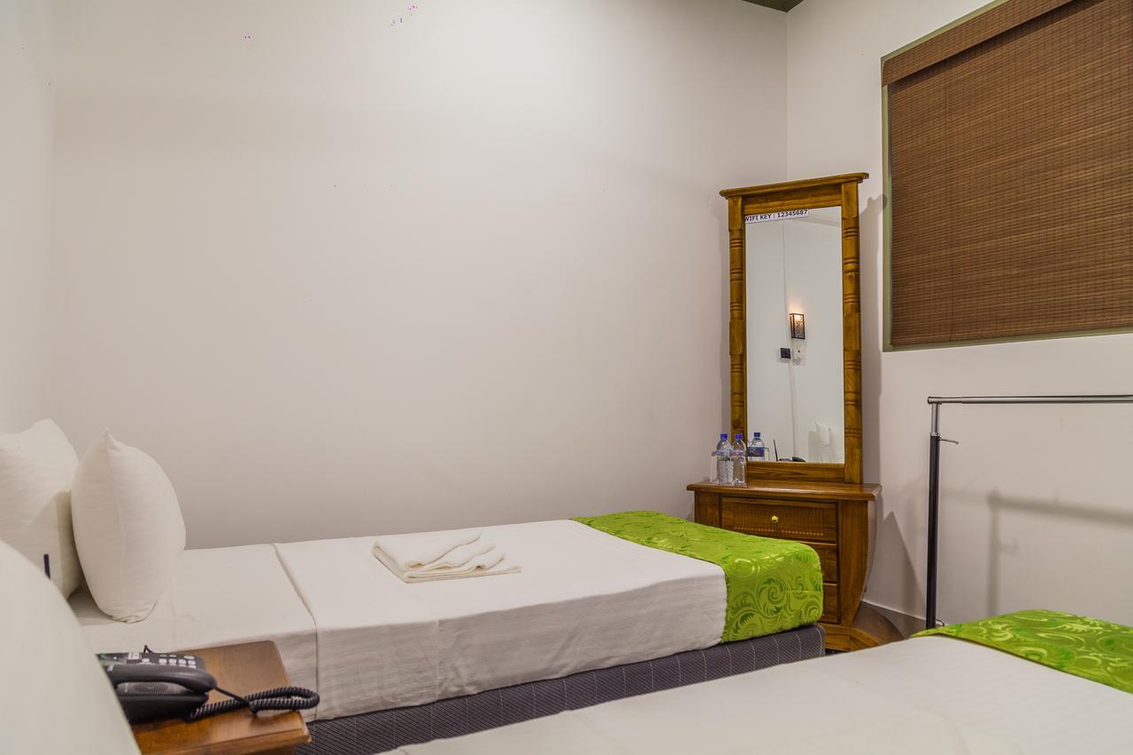 281 Kandy City Hostel & Rooms Deiyannewela ภายนอก รูปภาพ