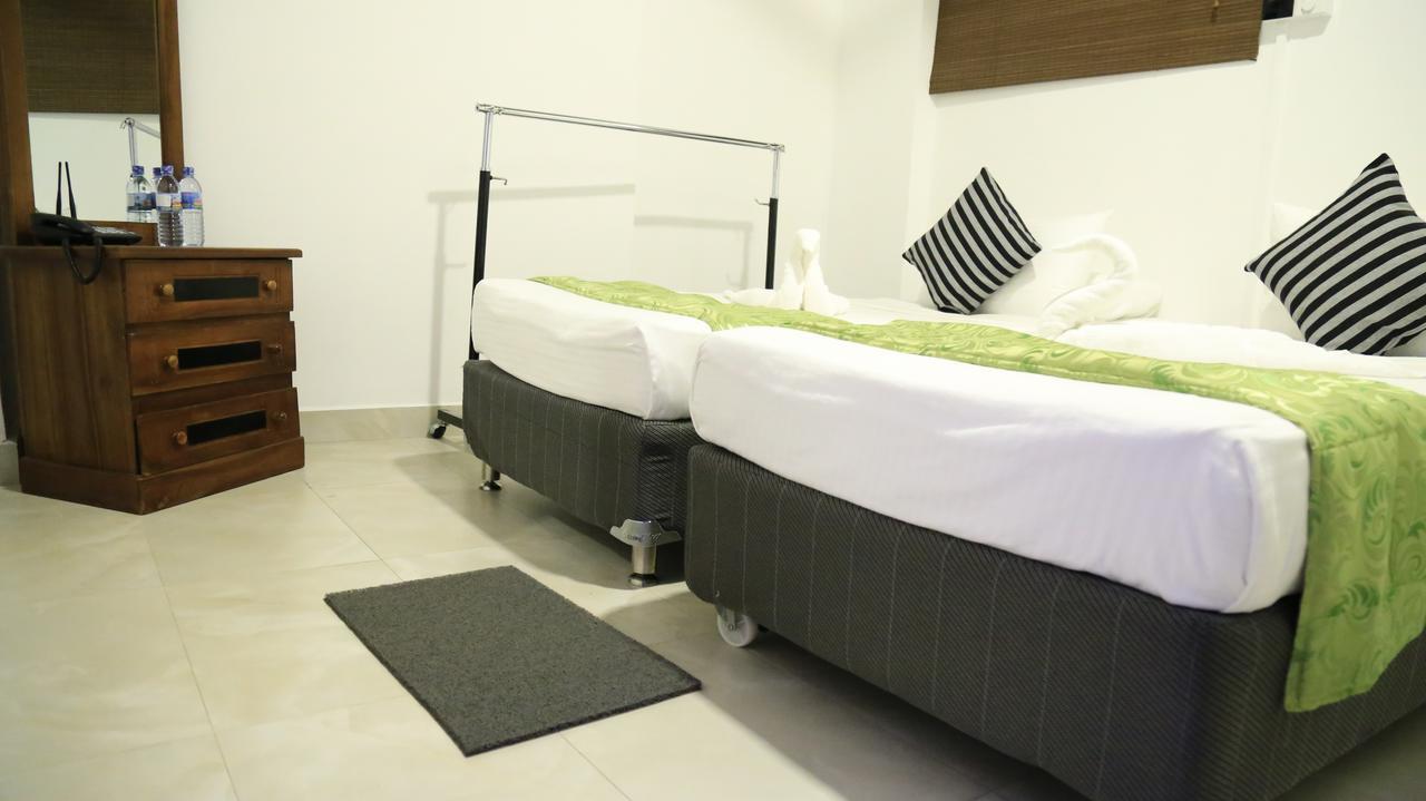 281 Kandy City Hostel & Rooms Deiyannewela ภายนอก รูปภาพ
