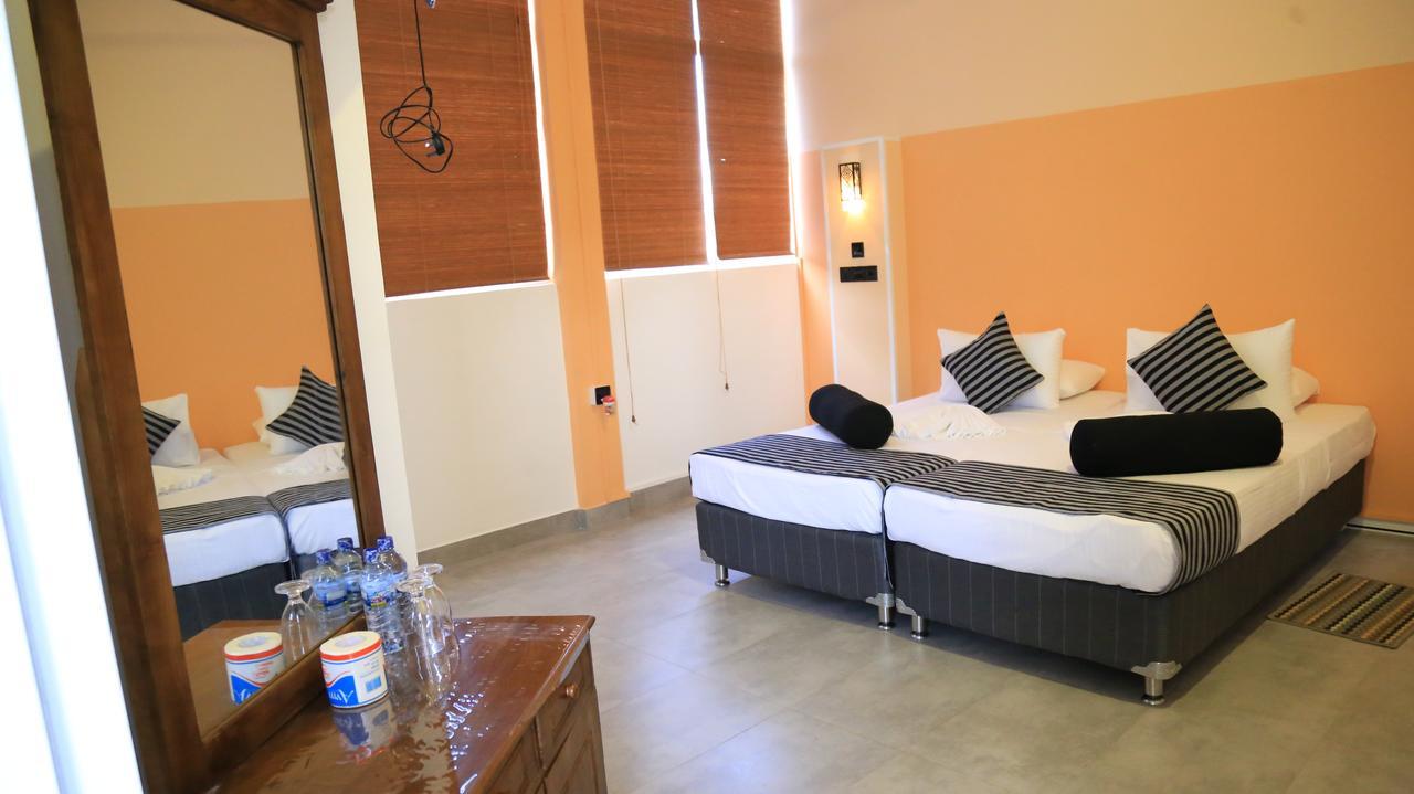 281 Kandy City Hostel & Rooms Deiyannewela ภายนอก รูปภาพ
